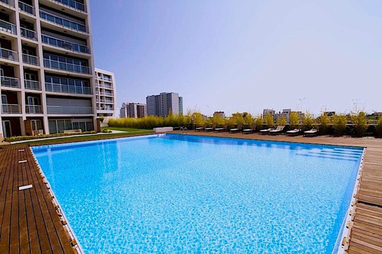 New Loft With Swimming Pool At Parque Das Nacoes! Lisbon Bagian luar foto